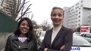 Anaïs et Eva&comma; deux jeunes et jolies coquines pour quatre bites